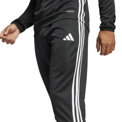 ADIDAStiro es pnt