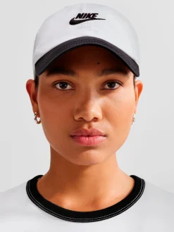 NIKEnike club unstructured futura wash