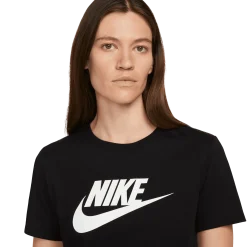 NIKEnsw tee essntl w