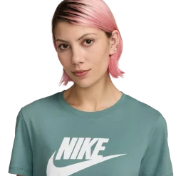NIKEnsw tee essntl w
