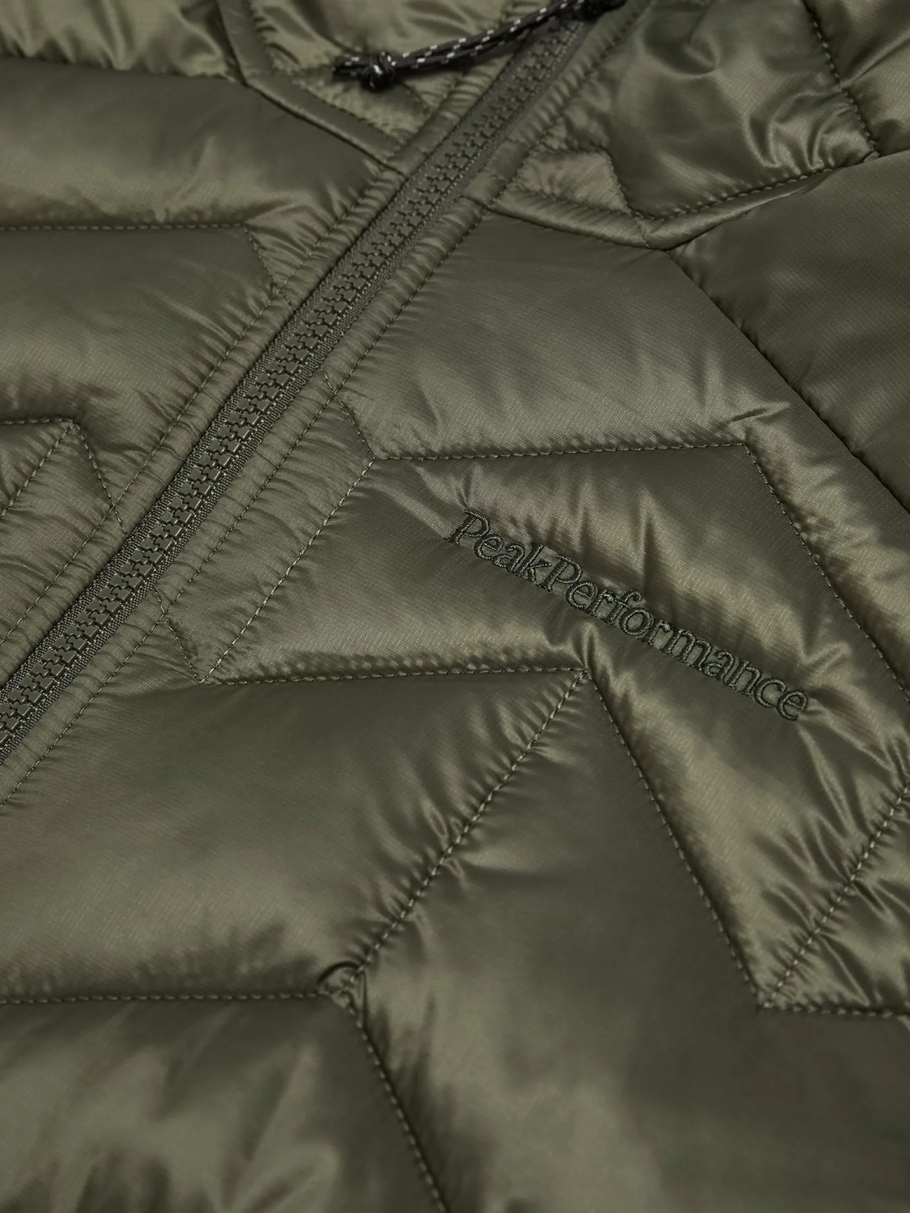 PEAK PERFORMANCEm elevate liner hybrid hood